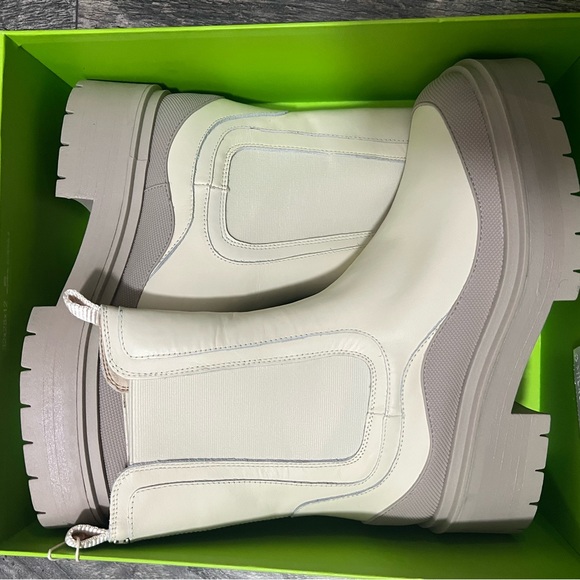 Lulia Chelsea Boot
SAM EDELMAN - Picture 7 of 10